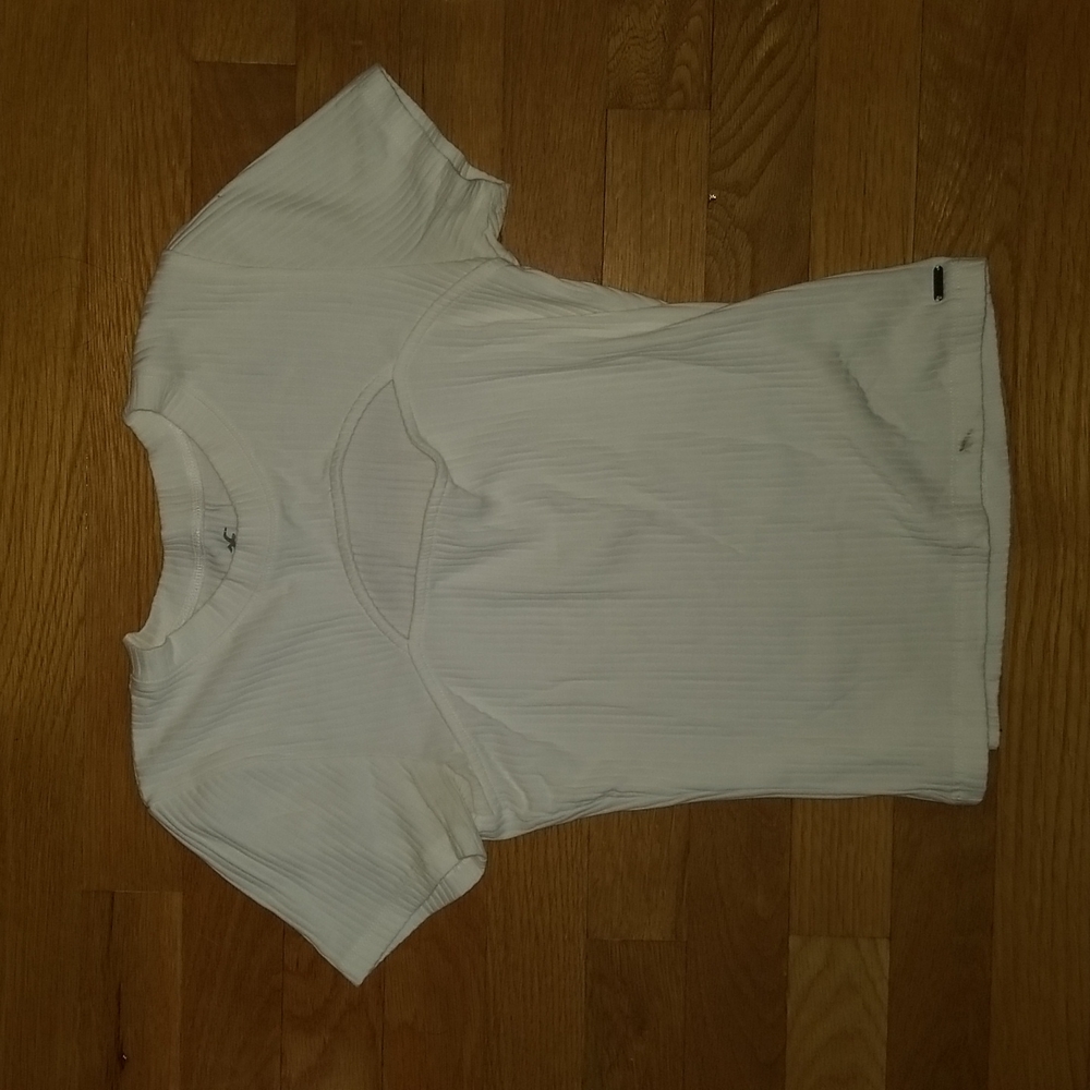 Hollister baby tee in white size medium